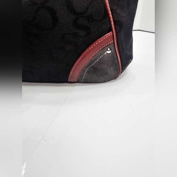 Sophia Caperelli.Stylish Black and Burgundy Handbag - Picture 11 of 16